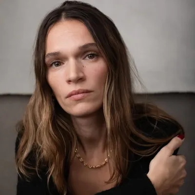 Anna Brewster profile