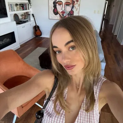 Mia Brooks profile