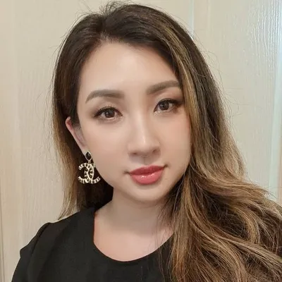Mia Chen profile