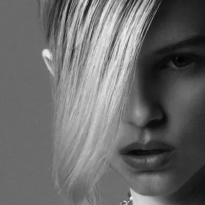 Mia MacConnell profile