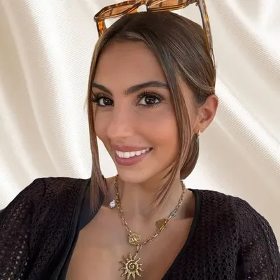 Mia | Freelance Social Marketer🧖🏽‍♀️ profile