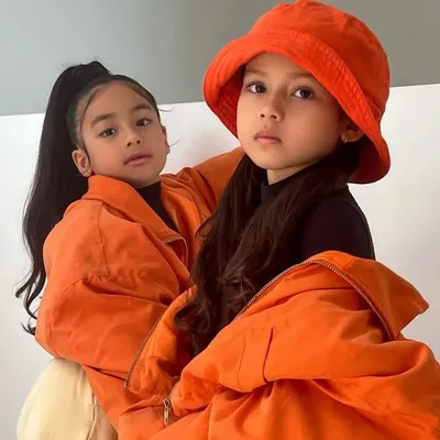 Mia & Tatiana profile