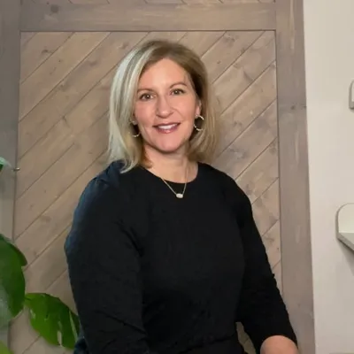 Michele Peterson profile