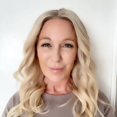 Valarie Linnen | Fashion & Wellness for Women in Menopause profile