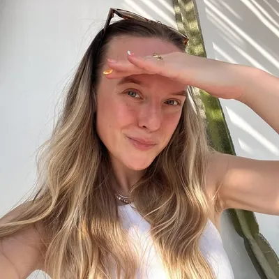 MIE HOLSE profile