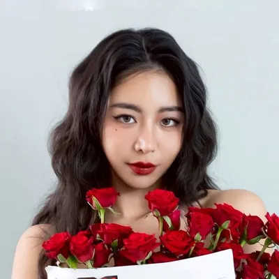 謎卡 Mika Lin profile