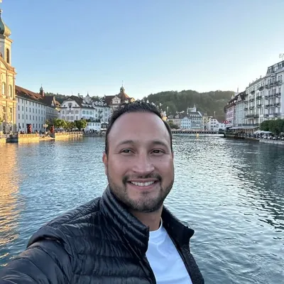 Mike Toledo | Experto en Safaris & Viajes de Lujo profile