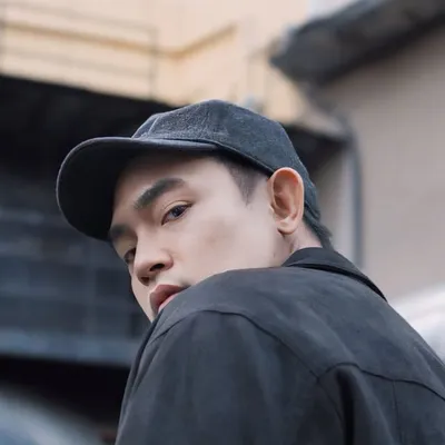 Mike Lavarez profile