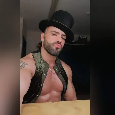 MIKI ALVAREZ profile