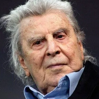 Mikis Theodorakis profile
