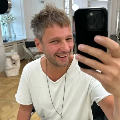 mikolaj komar profile