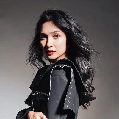 Mikha Tambayong Mahenra profile