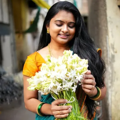 Minakshi Sadashiv Sumit profile