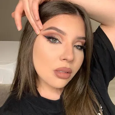 Minaz Makeup profile