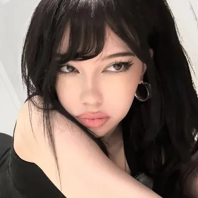 Eve Rose profile