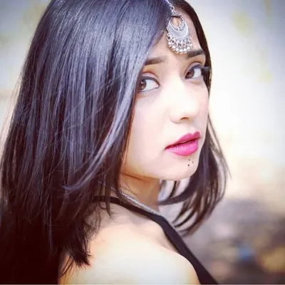 mrunal kulkarni profile