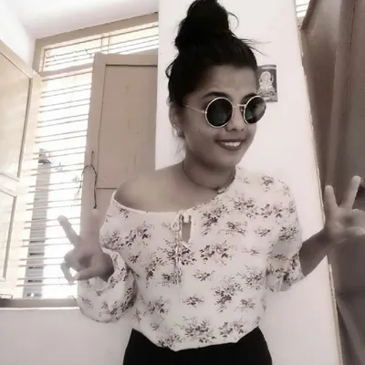 komal solanki profile