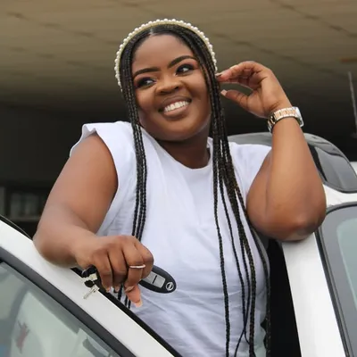 Debbie Nomakhephu| Lifestyle Vlogger profile