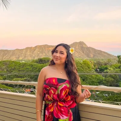 liz campos ◡̈ profile