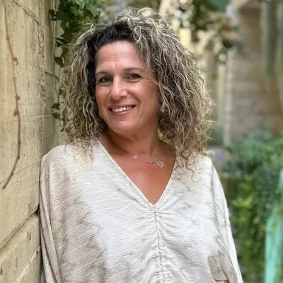דנה חפצדי זאת ירושלים|סיורים בירושלים|סיור בעוטף עזה|ייצור תוכן profile
