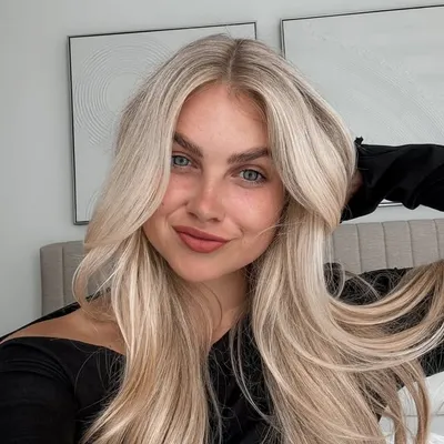 xeni mitju | fashion • hairstyles • ugc creator • model profile