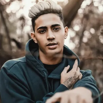 trending model profile