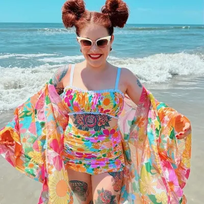 Amanda C. - Modern "June" Cleaver profile