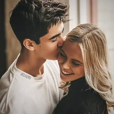 RELATIONSHIP TIPS & MEMES profile