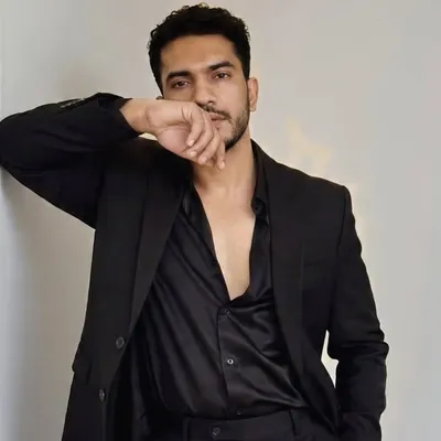 Shahrukh Sisodiya ( شاروخ ) profile