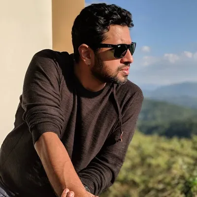 mohit hussein profile