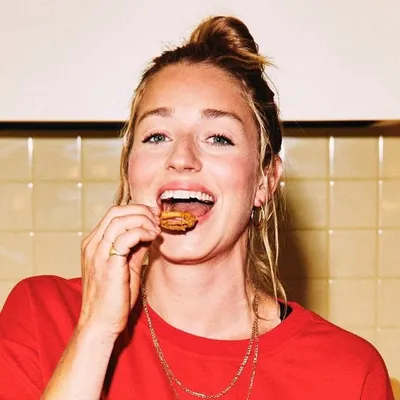 MOLLY BAZ profile