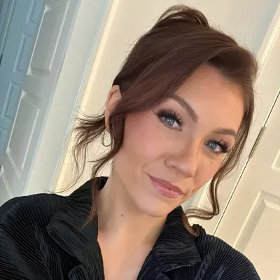 Molly Grace Heinevetter profile