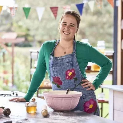 Molly Cameron - Sydney Buttercream Cake Designer profile