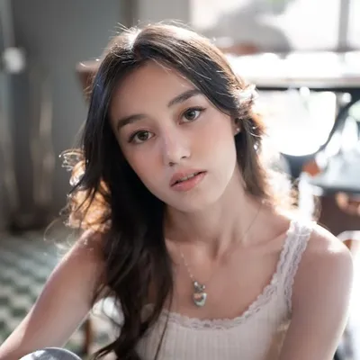 Moly Groves profile