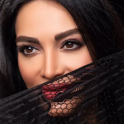مونا كيا makeup artist profile