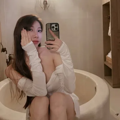 Yi Xuan profile