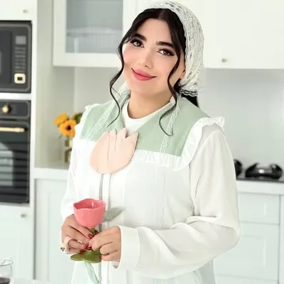 پیج دوم موناز آیدیاز profile