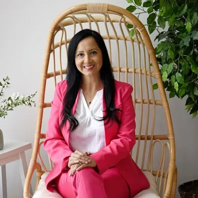 Monica Weitzel | Bilingual Creator profile