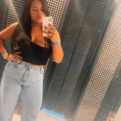 Monique Araújo profile
