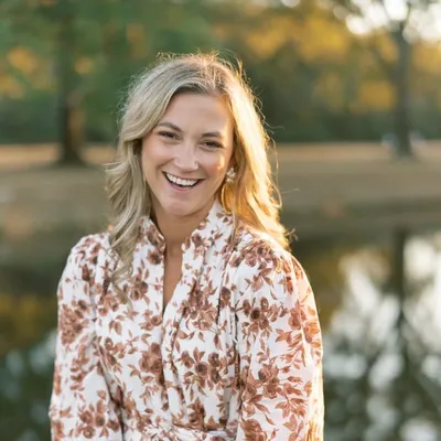 JAMIE MONTGOMERY | Cozy Decor | Hosting | Working Mom Lifestyle profile