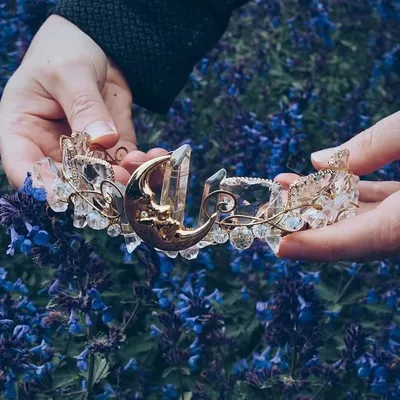 Bespoke crowns and jewelry profile