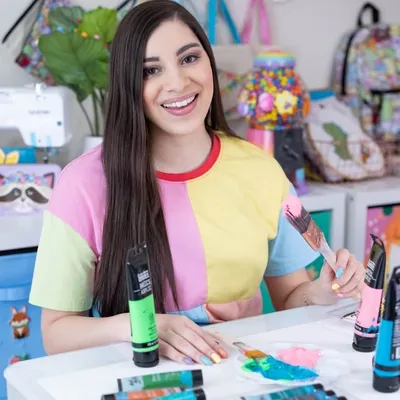 Moriah Elizabeth | Art/Crafts profile