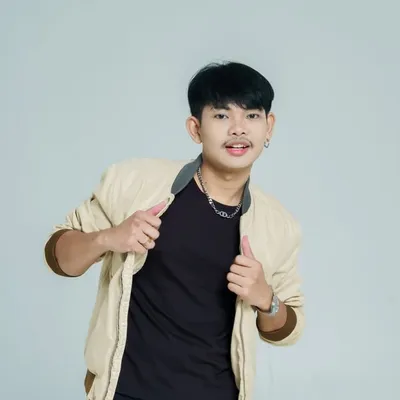 มอส จารุภัทร profile