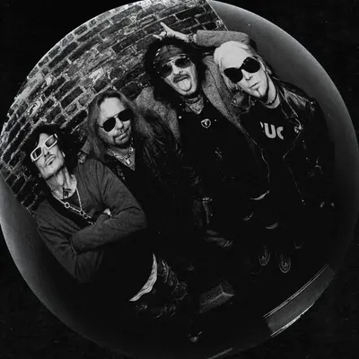 Mötley Crüe profile