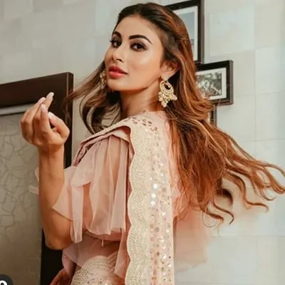 Mouni Roy☆ profile