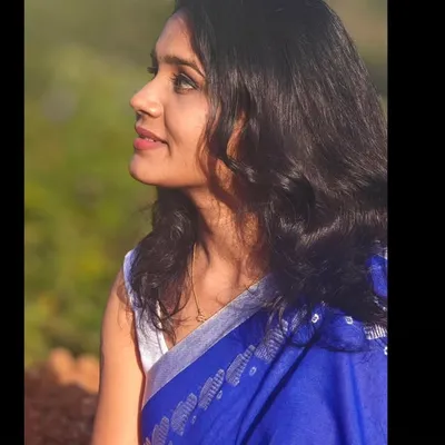 மொழி 🖤❤ profile