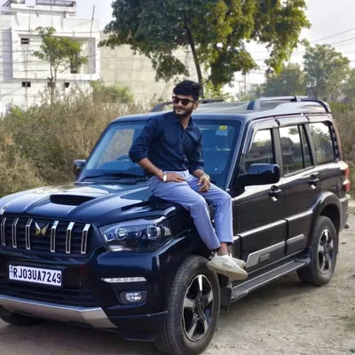 Akshay profile