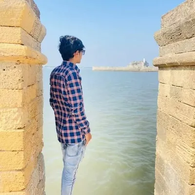 yash🖤 profile