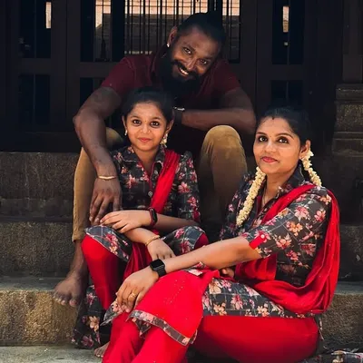 Mr and Mrs Family profile