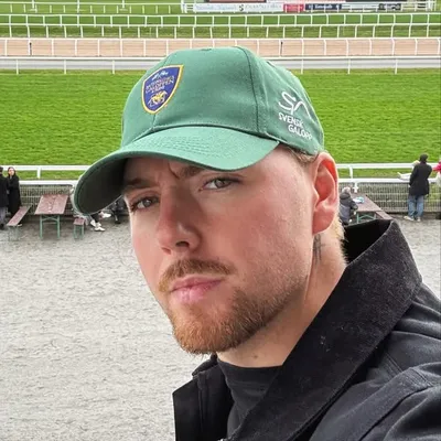Oliver Hunt profile